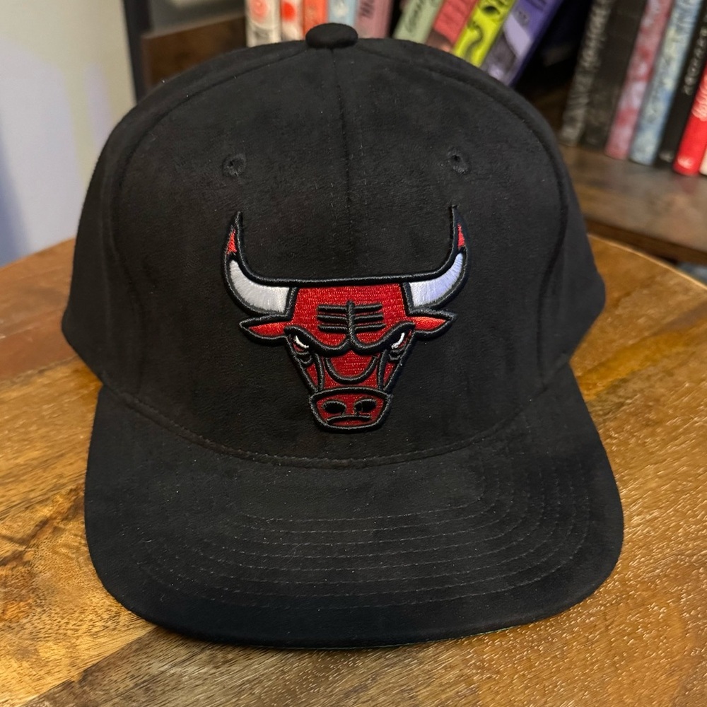 Suede Bulls hat